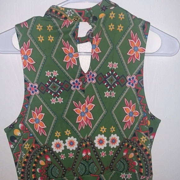 New York & Company: green and floral paisley print sleeveless dress w/ pockets - Picture 7 of 12